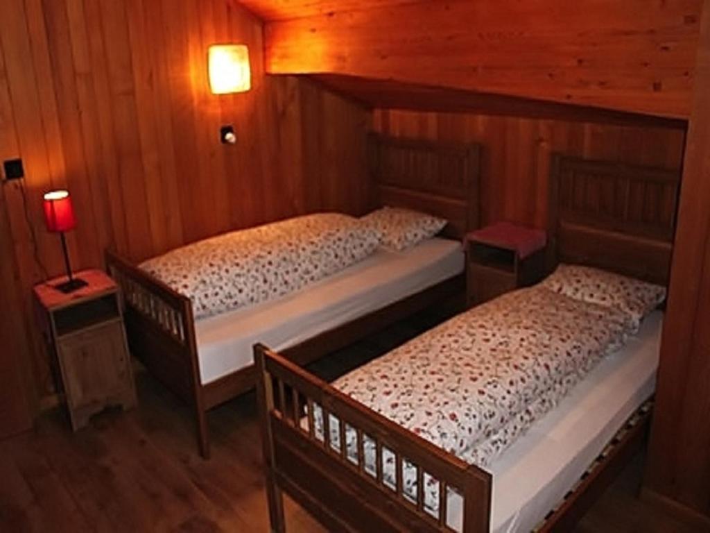 Двухместный (Двухместный номер с 1 кроватью и общей ванной комнатой) отеля Heidi-Guesthouse-Amden Sternen, Везен