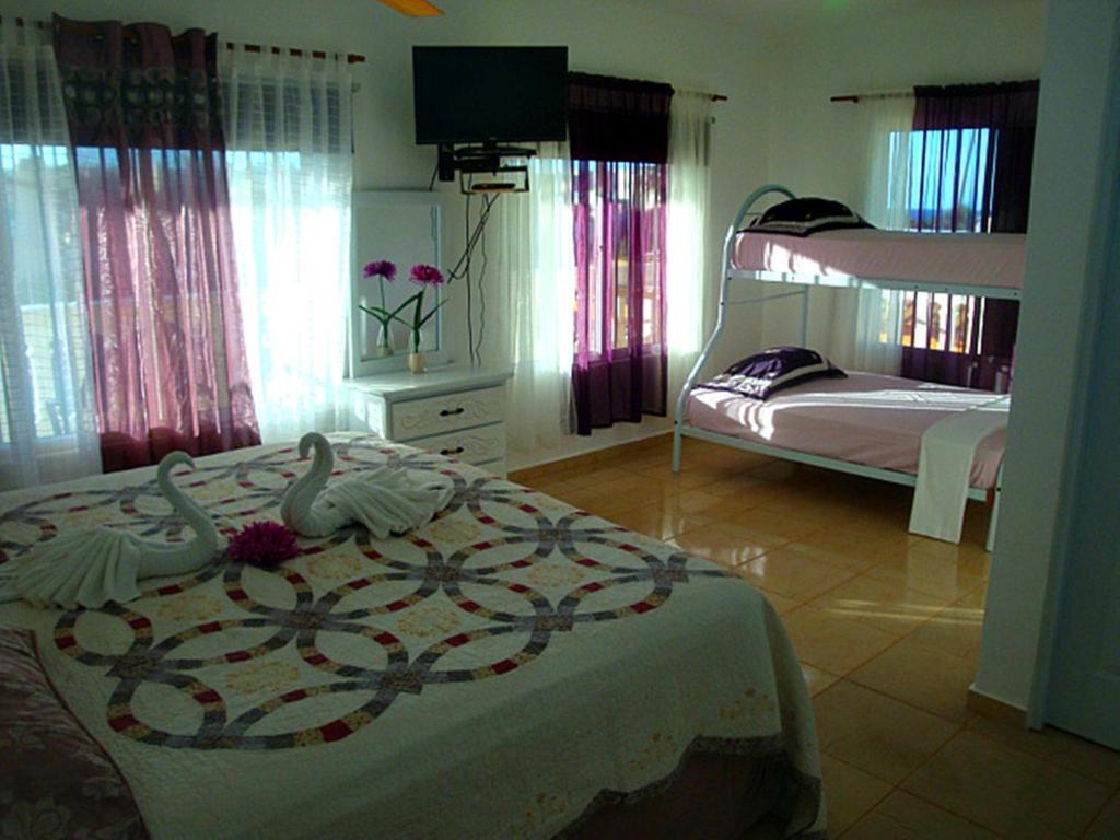 Четырехместный (Четырехместный номер с собственной ванной комнатой) отеля El Malecon B&B Hotel, Кабрера
