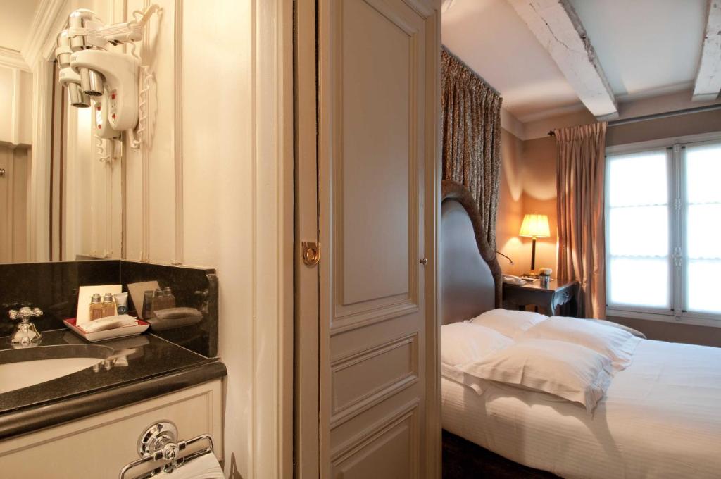 Двухместный (Классический двухместный номер с 1 кроватью) отеля Hotel Odeon Saint-Germain, Париж
