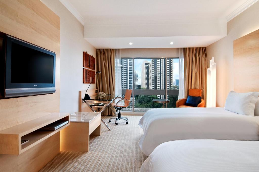 Двухместный (Двухместный номер Делюкс Плюс с 2 отдельными кроватями) отеля Hilton Singapore, Сингапур (город)