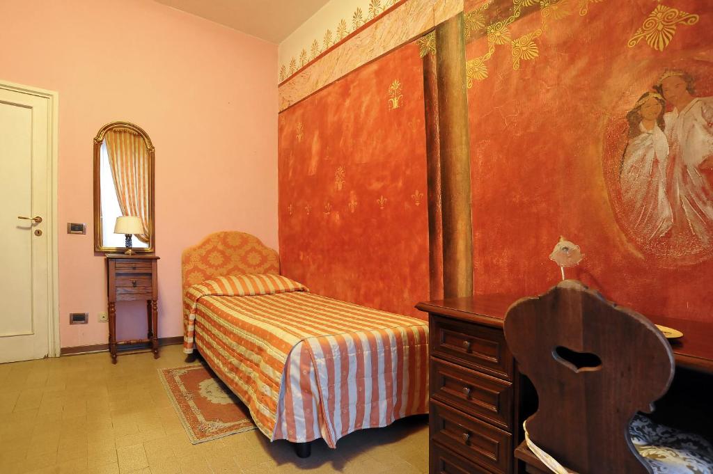 Двухместный (Двухместный номер с 2 отдельными кроватями и собственной ванной комнатой за пределами номера) отеля Residenza Cantagalli, Флоренция