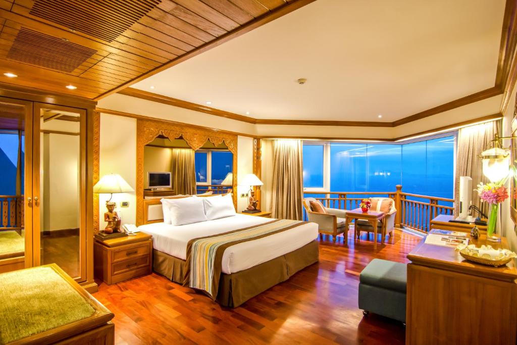 Сьюит (Тематический люкс Thai Heritage (2 спальни)) отеля Royal Cliff Beach, Паттайя