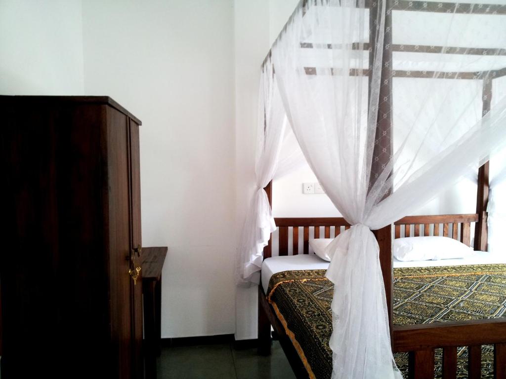Двухместный (Двухместный номер с 1 кроватью и балконом, вид на море) отеля Ceylon Surf Guest and Restaurant, Велигама