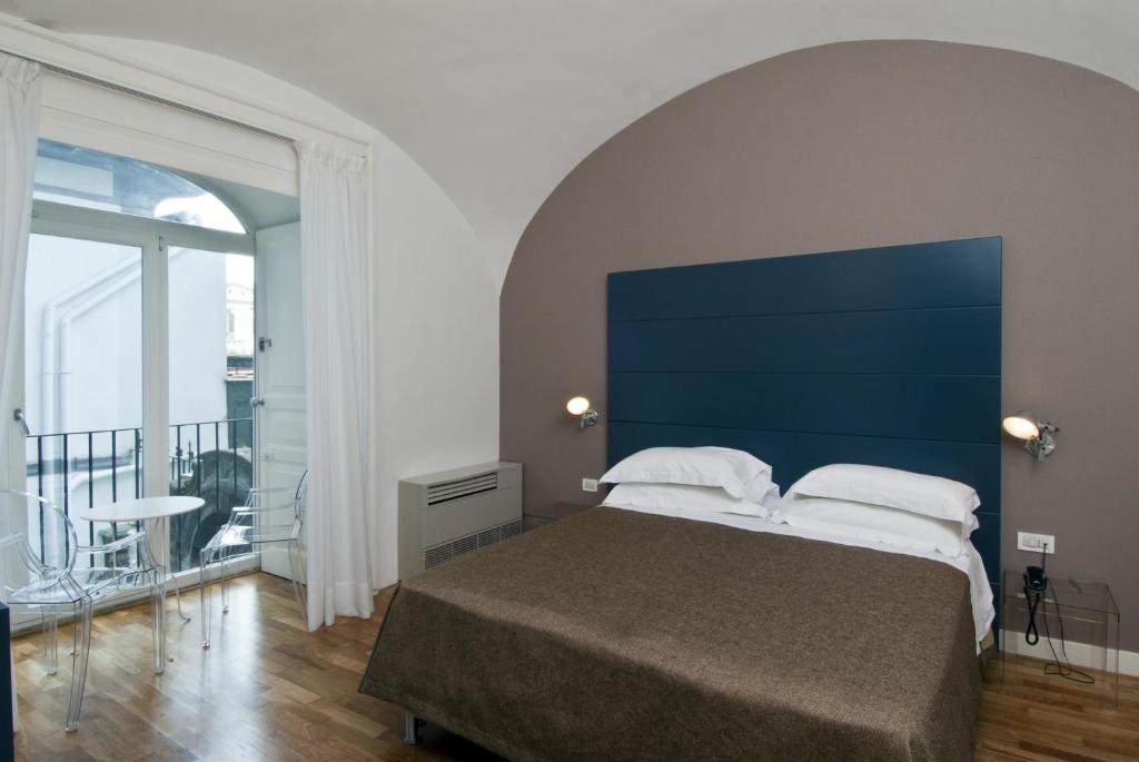 Двухместный (Стандартный двухместный номер с 1 кроватью или 2 отдельными кроватями) отеля Hotel Piazza Bellini, Неаполь