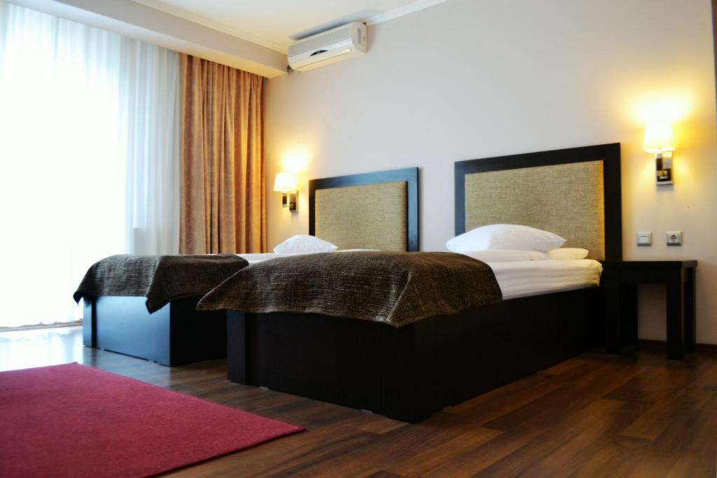Двухместный (Стандартный двухместный номер с 1 кроватью или 2 отдельными кроватями) отеля Hotel Krystal, Хунеадора