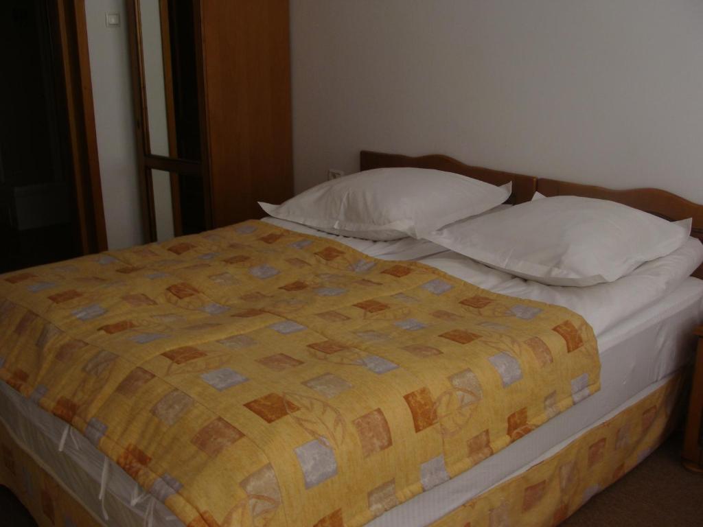 Двухместный (Стандартный двухместный номер с 2 отдельными кроватями) отеля Hotel Siesta, Сибиу