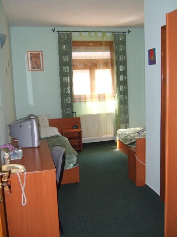 Двухместный (Двухместный номер с 2 отдельными кроватями) отеля Tímárház Panzió, Сегед