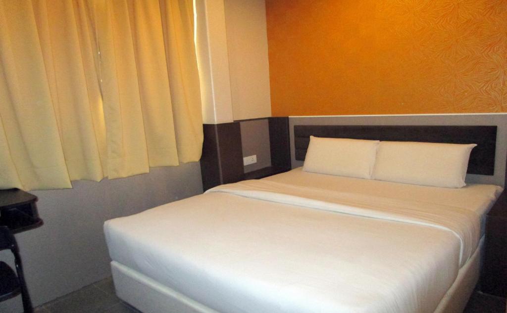 Двухместный (Улучшенный номер с кроватью размера «queen-size») отеля T-Hotel Bukit Bintang, Куала-Лумпур