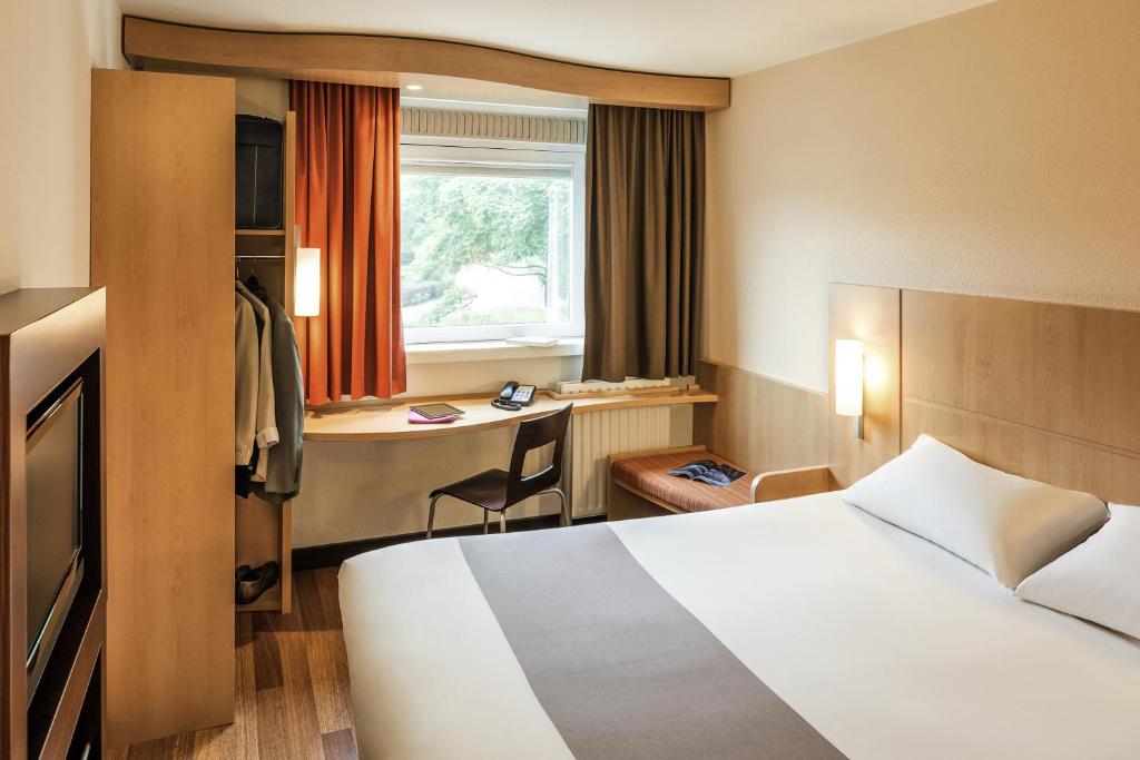 Двухместный (Двухместный номер с 1 кроватью или 2 отдельными кроватями и диваном-кроватью) отеля ibis Liège Seraing, Льеж