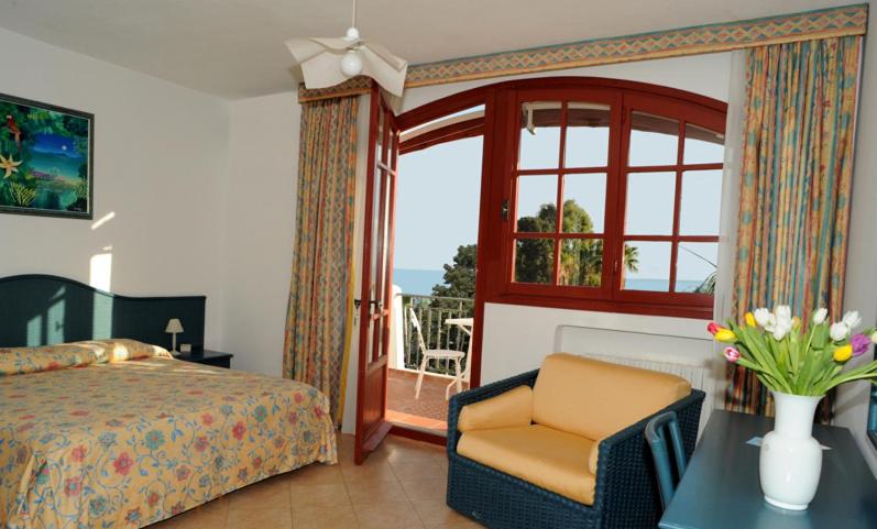 Двухместный (Двухместный номер Делюкс с 1 кроватью и балконом, вид на море) гостевого дома La Locanda Azzurra, Сан-Ремо