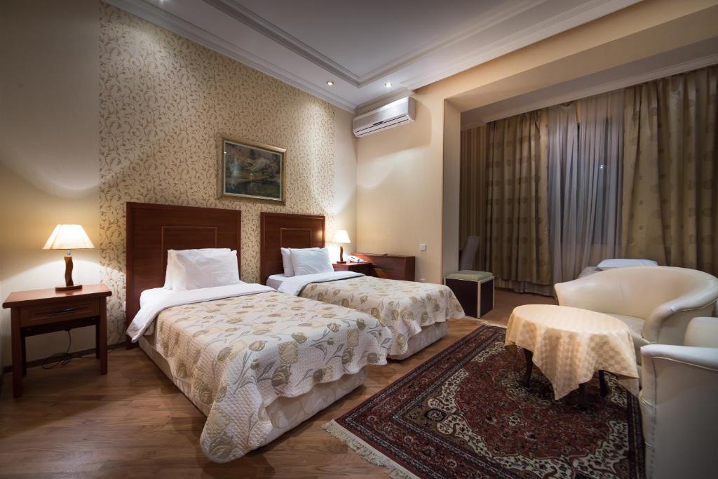 Трехместный (Стандартный трехместный номер) отеля Премьер, Баку