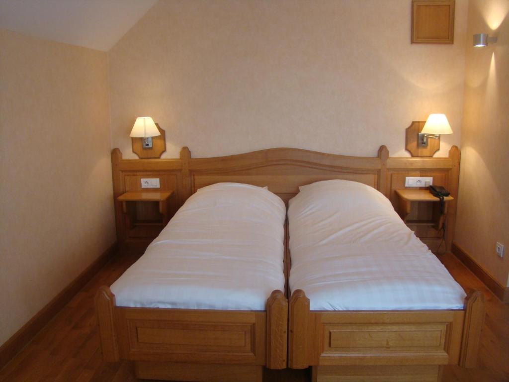 Двухместный (Стандартный двухместный номер с 2 отдельными кроватями) отеля Hotel Brasserie N4, Сент-Юбер