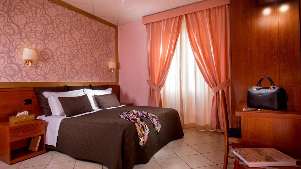 Двухместный (Двухместный номер с 1 кроватью или 2 отдельными кроватями) отеля Ad Hoc Domus, Рим