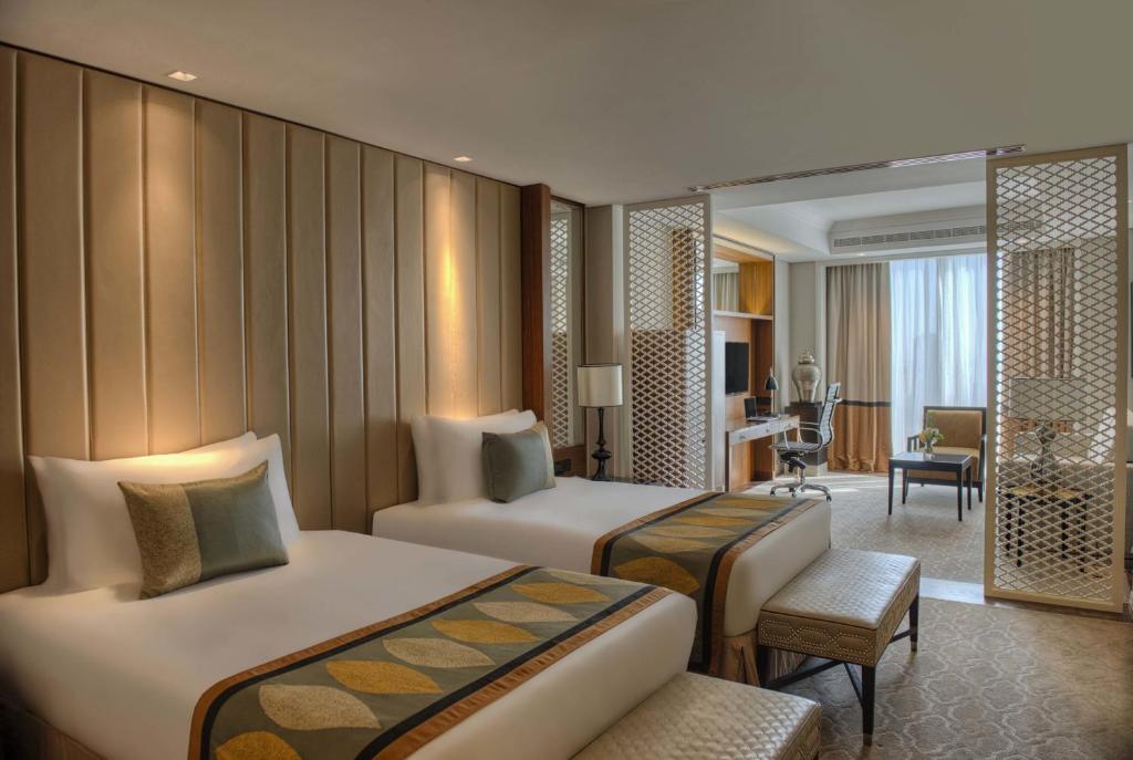 Двухместный (Двухместный семейный номер с 2 отдельными кроватями, вид на город) отеля Taj Dubai, Дубай