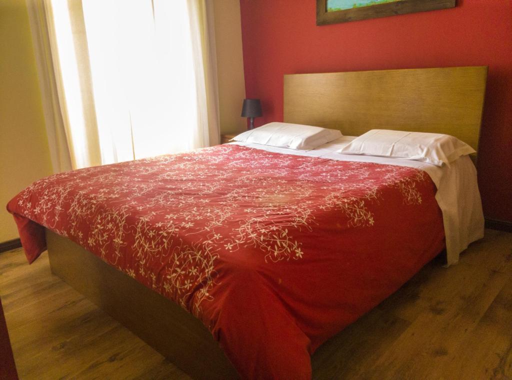 Двухместный (Двухместный номер с 1 кроватью и общей ванной комнатой) гостевого дома Hotel O Catraio, Сетубал