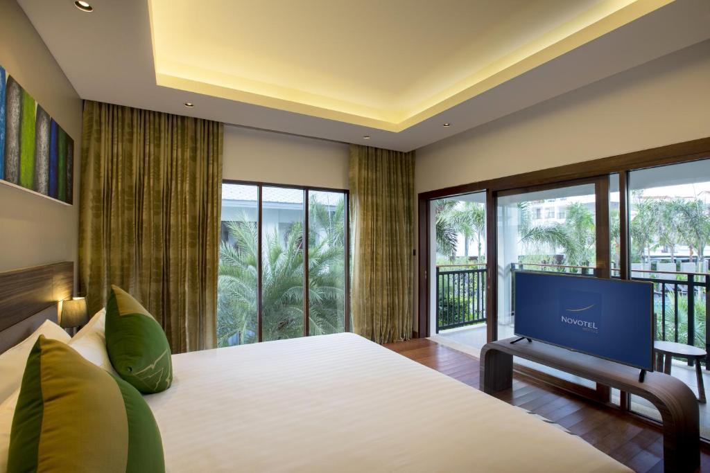 Сьюит (Люкс с кроватью размера «king-size»), Novotel Phuket Karon Beach Resort And Spa