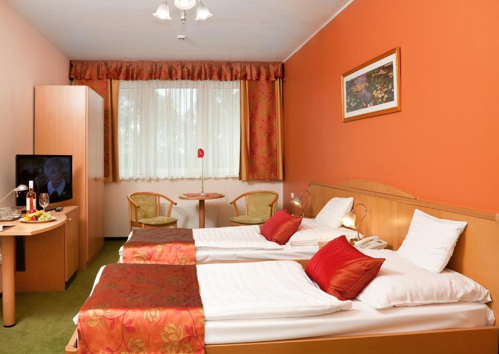 Двухместный (Двухместный номер с 1 кроватью или 2 отдельными кроватями) отеля Hotel Kálvária, Дьёр