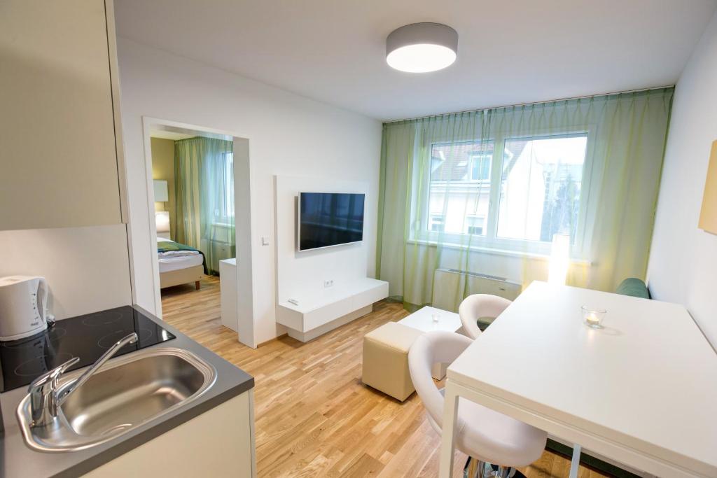 Апартаменты (Улучшенные апартаменты) апарт-отеля Aparthotel Smart Apart Living, Вена
