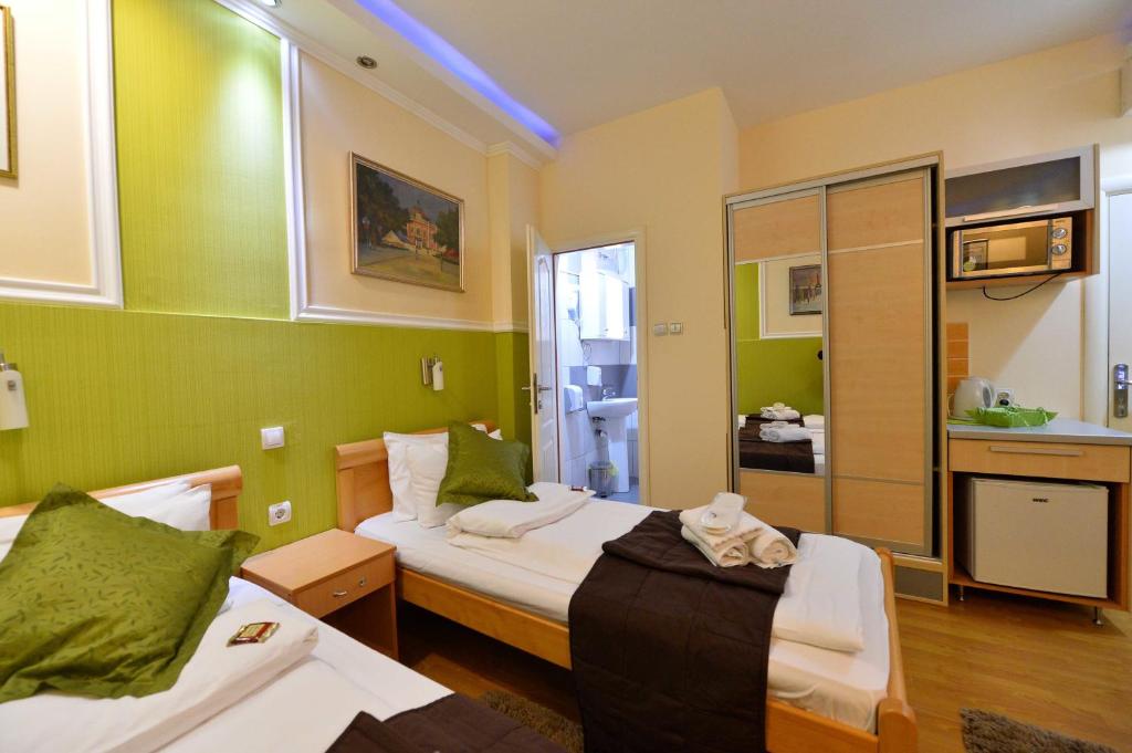 Двухместный (Двухместный номер с 2 отдельными кроватями) гостевого дома Guest Accommodation TAL Centar, Нови-Сад