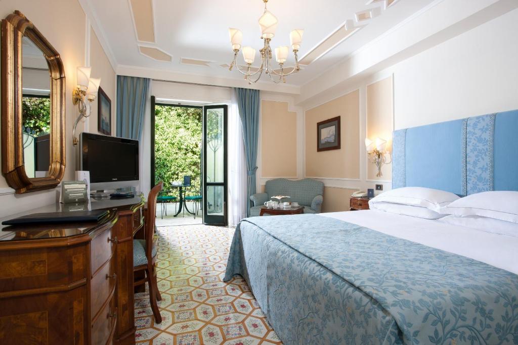 Двухместный (Стандартный двухместный номер с 1 кроватью или 2 отдельными кроватями) отеля Grand Hotel Royal, Сорренто