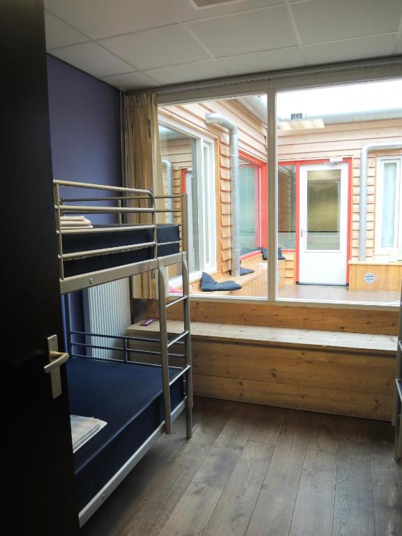 Номер (Односпальная кровать в общем номере с 4 кроватями) хостела 3BE Backpackers Bed & Breakfast Eindhoven, Эйндховен