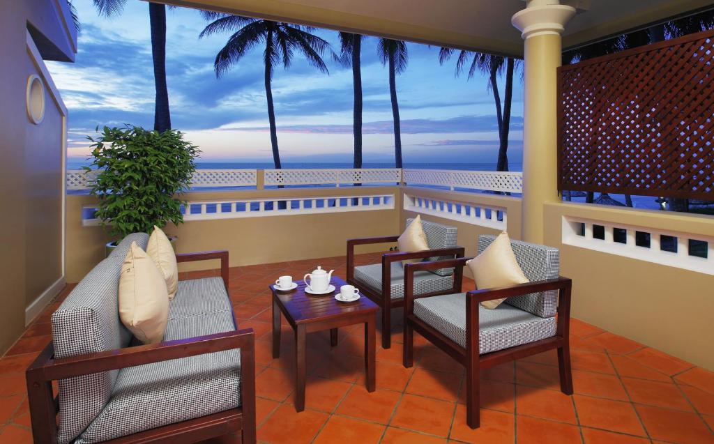 Двухместный (Номер Делюкс «Премиум» с видом на сад) курортного отеля Amaryllis Resort & Spa, Фантхьет