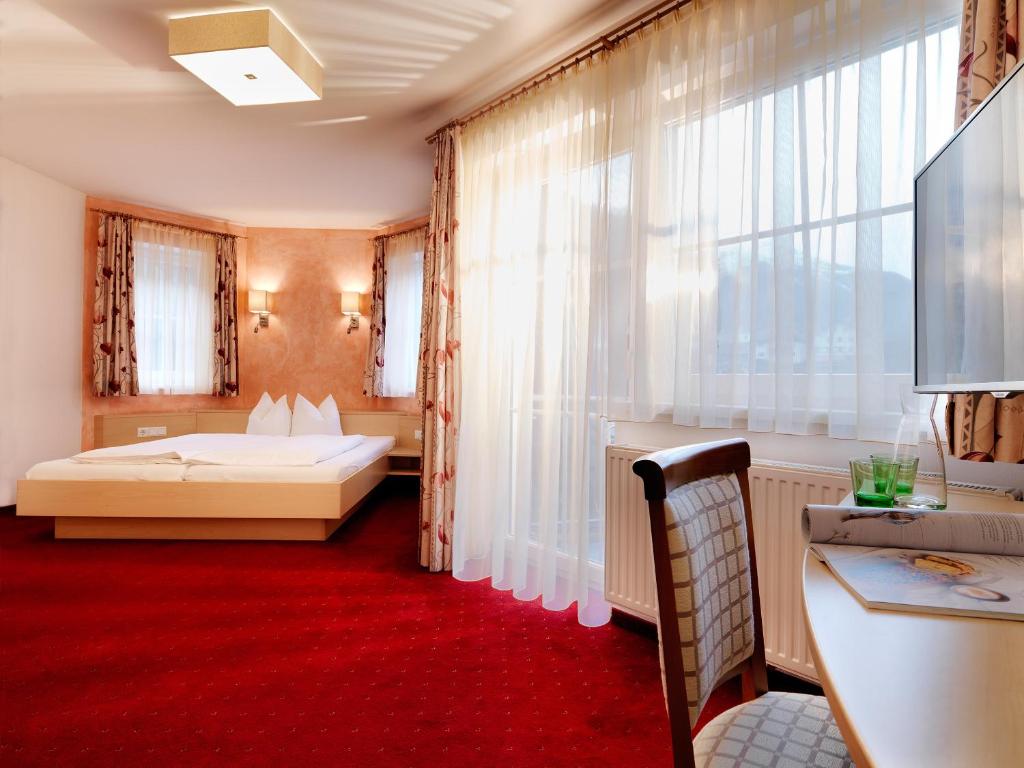Двухместный (Стандартный двухместный номер с 1 кроватью) отеля Posthotel Strengen am Arlberg, Зее