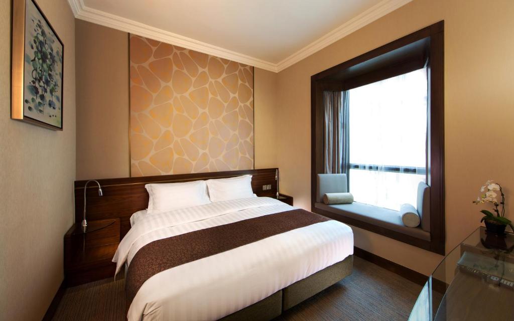 Четырехместный (Семейный люкс (8-24 этажи)) отеля Rosedale Hotel Hong Kong, Гонконг (город)