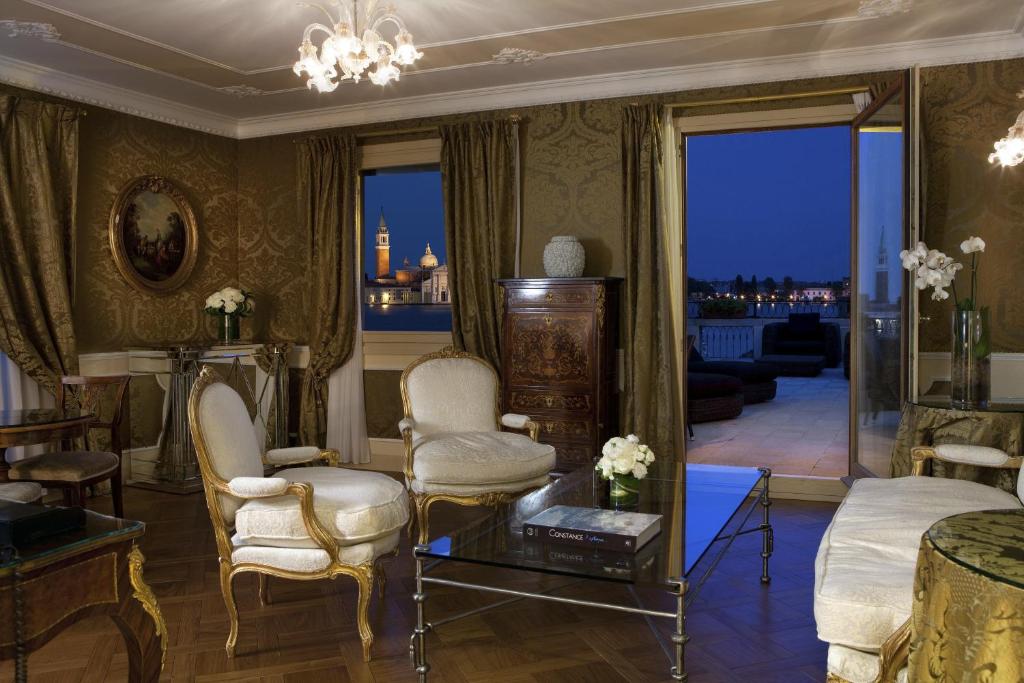 Двухместный (Люкс «Сансовино» с видом на лагуну) отеля Baglioni Hotel Luna - The Leading Hotels of the World, Венеция