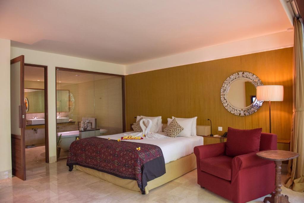 Двухместный (Улучшенный двухместный номер с 1 кроватью или 2 отдельными кроватями) курортного отеля Komaneka at Rasa Sayang Ubud, Убуд