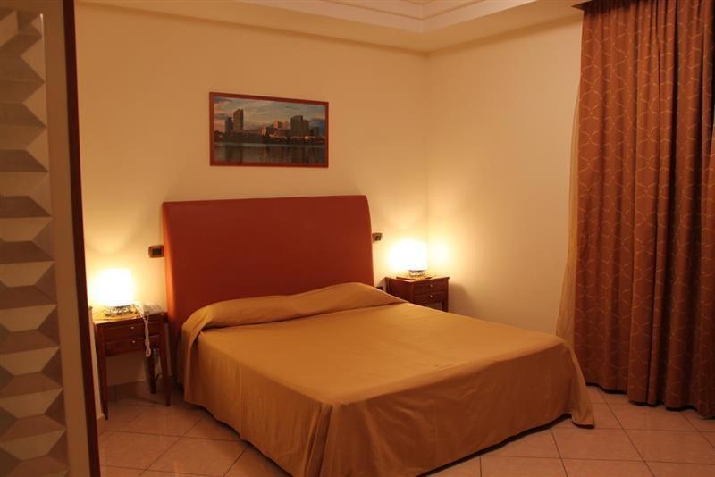 Двухместный (Двухместный номер эконом-класса с 1 кроватью или 2 отдельными кроватями) отеля Ranch Palace Hotel, Неаполь