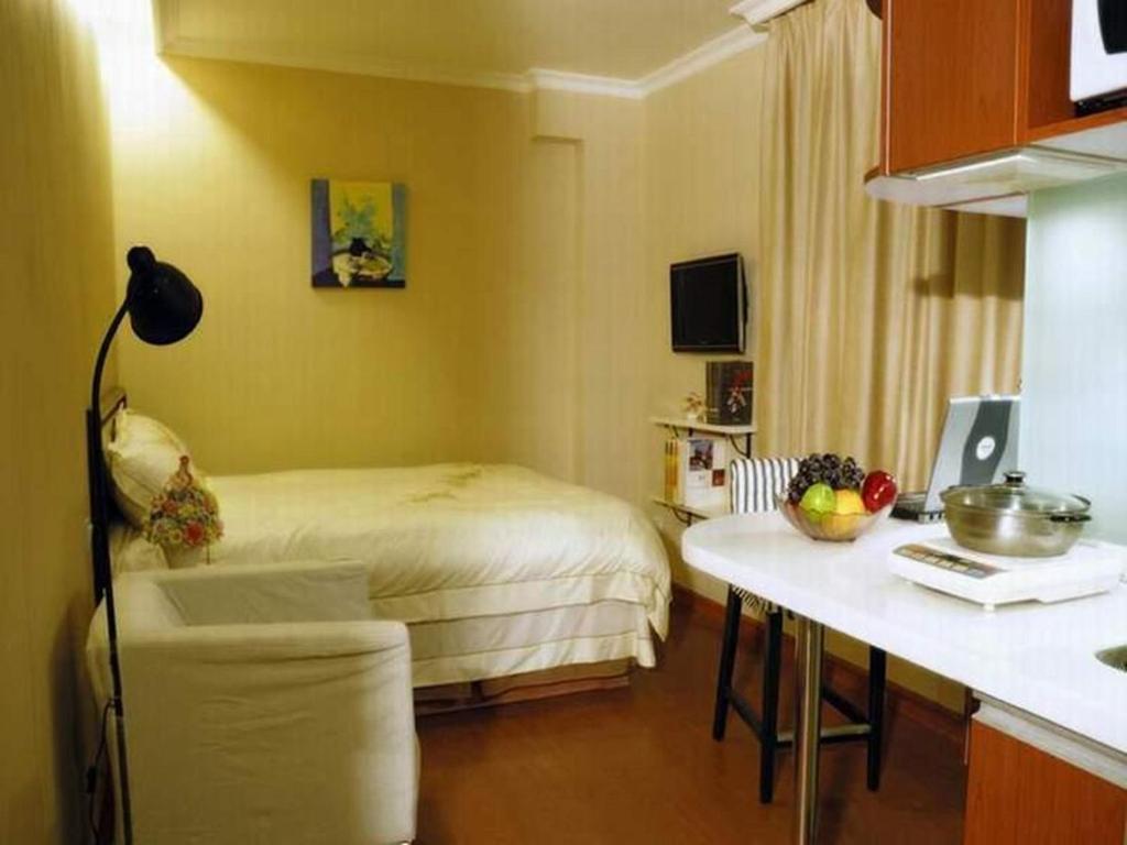Двухместный (Двухместный номер Делюкс с 1 кроватью) отеля Greentree Inn Shanghai Hongqiao Airport Apartment Hotel, Шанхай
