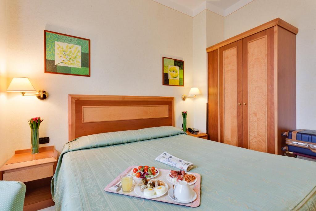 Двухместный (Двухместный номер с 1 кроватью или 2 отдельными кроватями) отеля Hotel Mia Cara, Флоренция