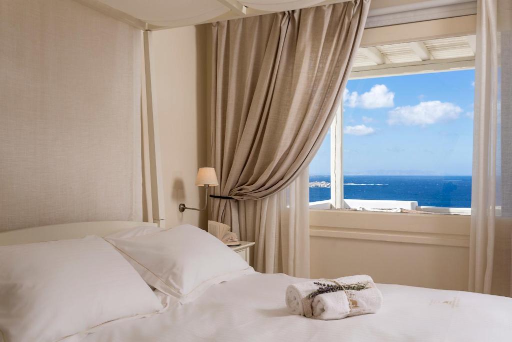 Двухместный (Улучшенный люкс с панорамным видом на море) отеля Vencia, Миконос