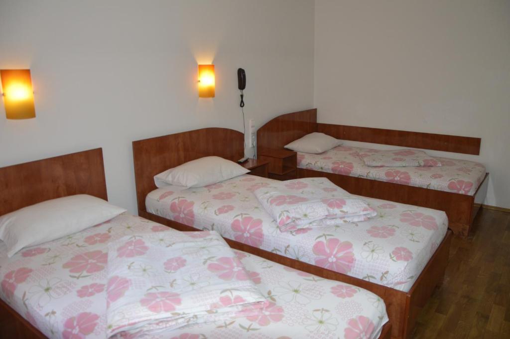 Трехместный (Трехместный номер) мотеля Motel Buti, Сигету-Мармацией