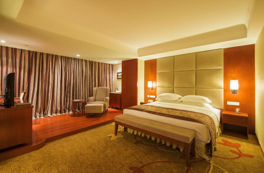 Двухместный (Номер Делюкс с кроватью размера «king-size») отеля Avic Hotel Beijing, Пекин
