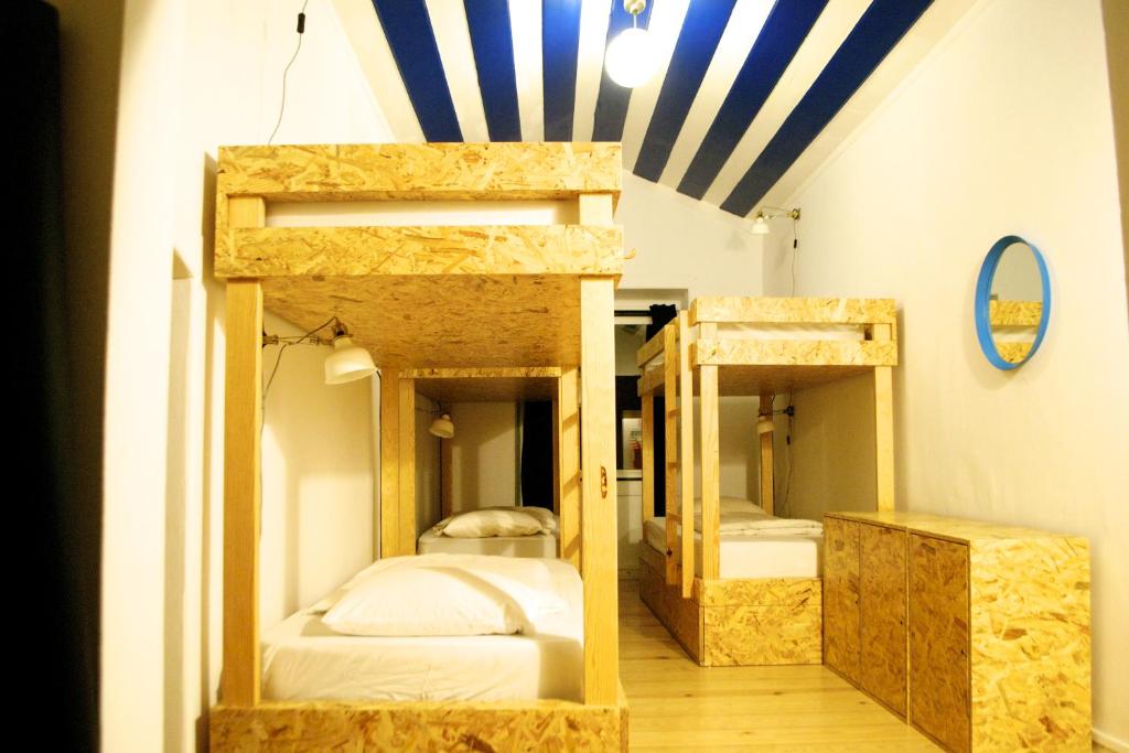 Номер (Кровать в общем 10-местном номере для женщин) хостела Goodnight Hostel, Лиссабон