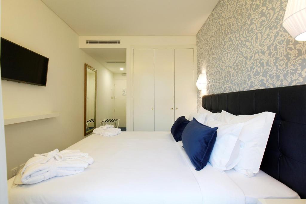 Двухместный (Небольшой двухместный номер с 1 кроватью или 2 отдельными кроватями, вид на улицу) отеля Hotel Lis - Baixa, Лиссабон