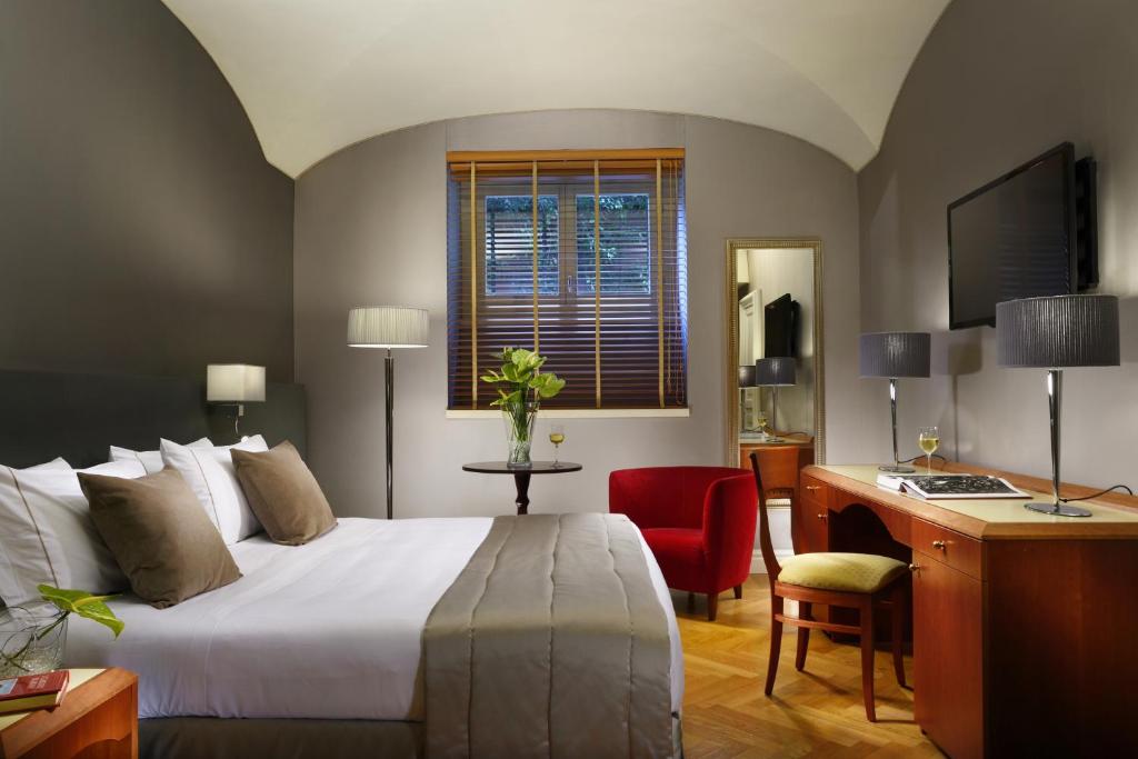 Трехместный (Basic Triple Room - Basement) отеля Hotel Principe Torlonia, Рим