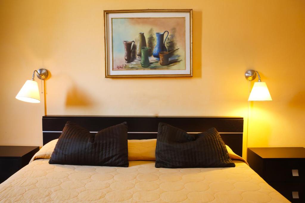Двухместный (Двухместный номер с 1 кроватью или 2 отдельными кроватями, общая ванная комната) отеля Albergo Garisenda, Болонья