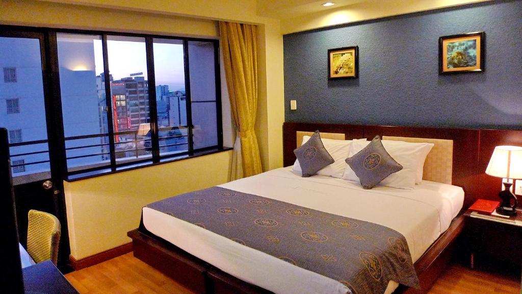 Двухместный (Стандартный двухместный номер с 1 кроватью или 2 отдельными кроватями) отеля Asia Paradise Hotel, Нячанг