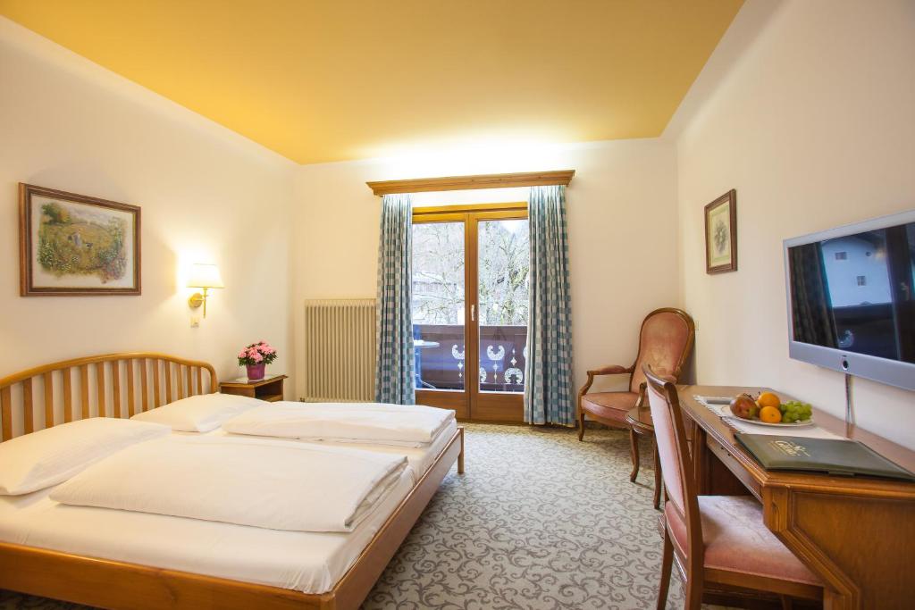 Двухместный (Двухместный номер с 1 кроватью или 2 отдельными кроватями и балконом) отеля Hotel St. Georg, Целль-ам-Зе