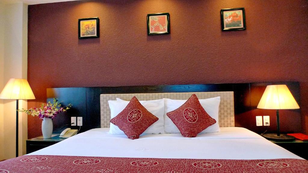 Двухместный (Улучшенный двухместный номер с 1 кроватью или 2 отдельными кроватями) отеля Asia Paradise Hotel, Нячанг