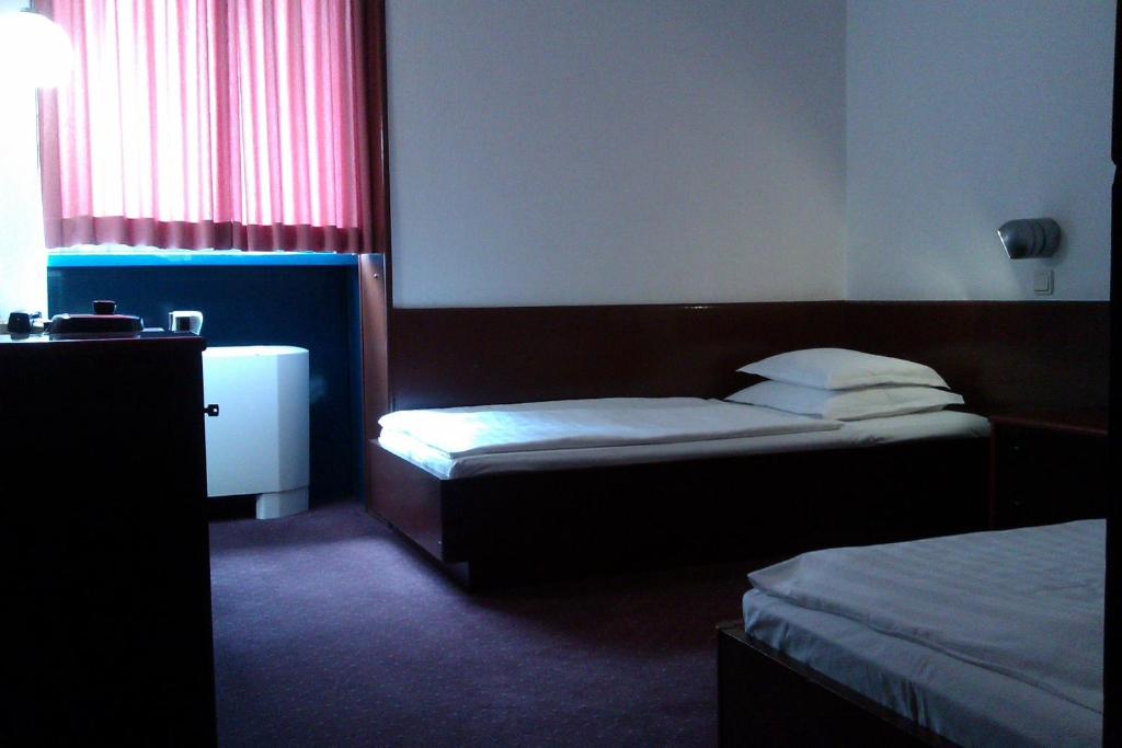 Двухместный (Двухместный номер эконом-класса с 2 отдельными кроватями) отеля Hotel Laguna Zagreb, Загреб
