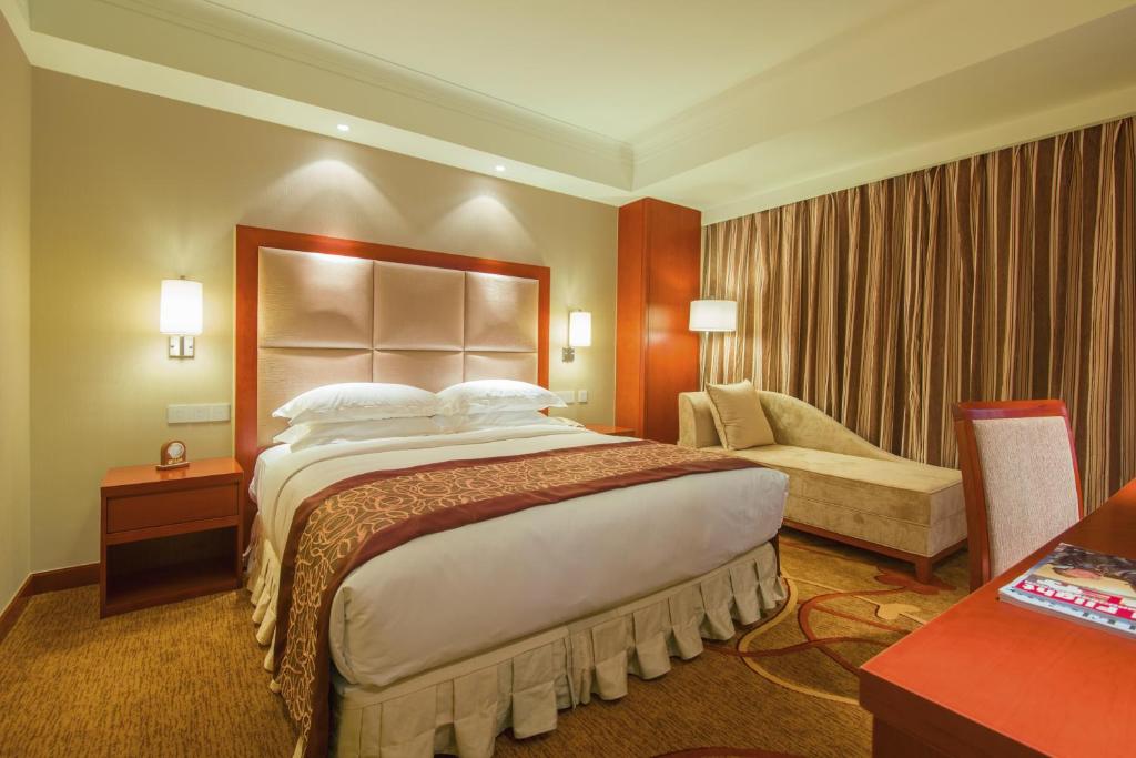 Двухместный (Представительский номер с кроватью размера «queen-size») отеля Avic Hotel Beijing, Пекин