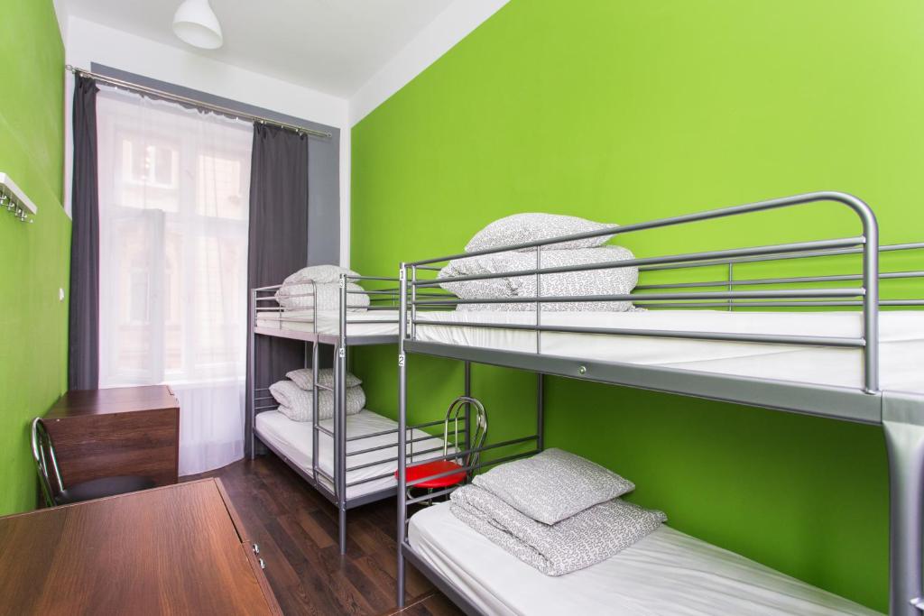 Номер (Кровать в общем номере с 4 кроватями) хостела One World Hostel, Краков