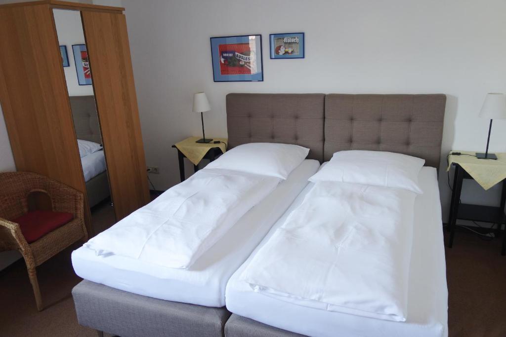 Двухместный (Двухместный номер с 1 кроватью или 2 отдельными кроватями) гостевого дома Pension am Helenenwall, Кельн