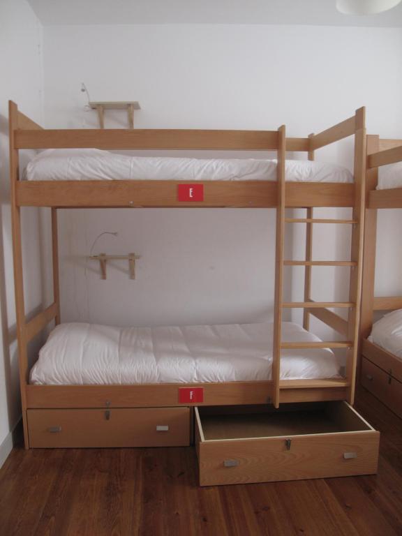 Номер (Кровать в общем 4-местном номере для мужчин и женщин) хостела Inn Possible Lisbon Hostel, Лиссабон