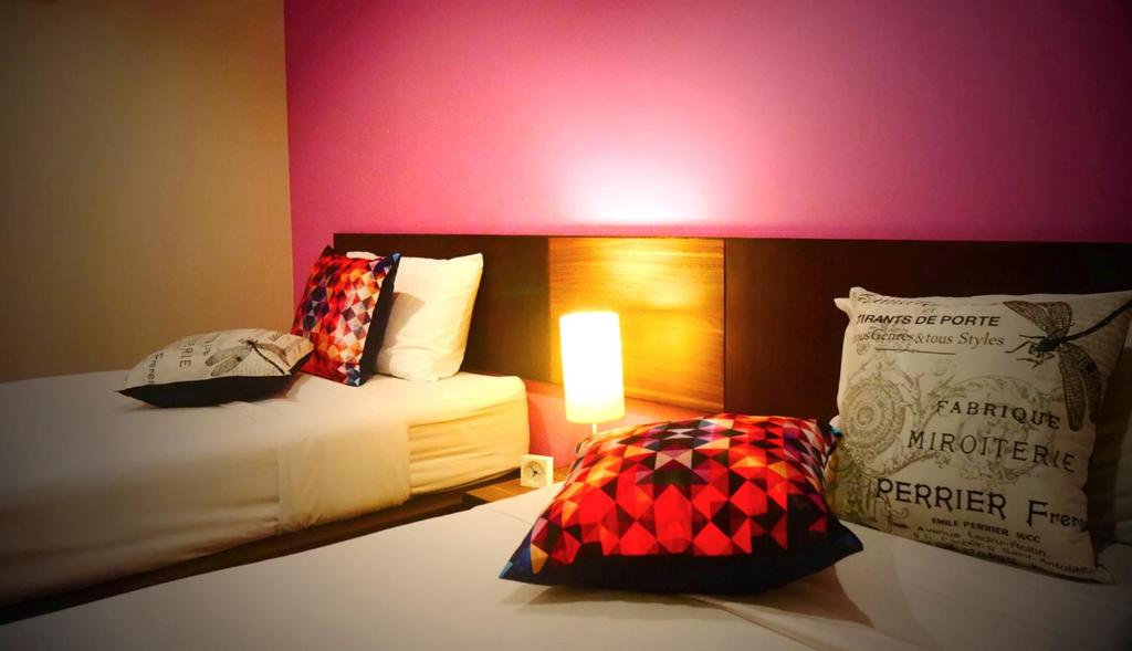 Двухместный (Улучшенный двухместный номер с 2 отдельными кроватями) отеля Cool Residence, Пхукет