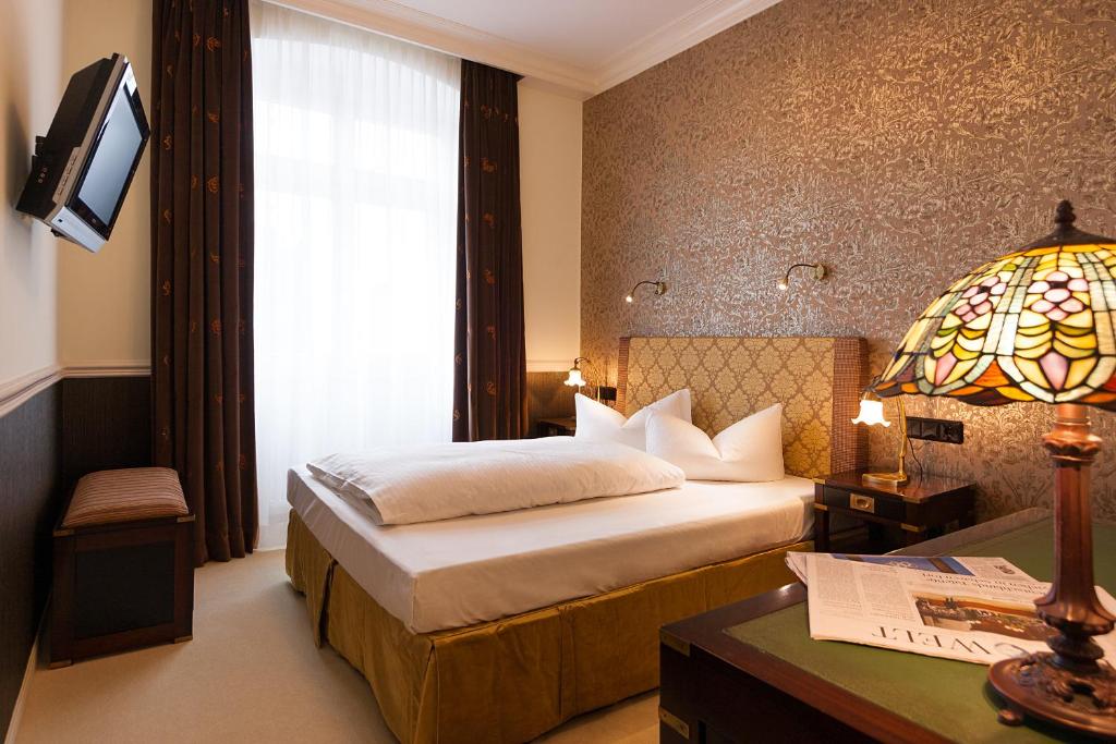 Двухместный (Небольшой двухместный номер «Комфорт» с 1 кроватью или 2 отдельными кроватями) отеля Myer's Hotel Berlin, Берлин